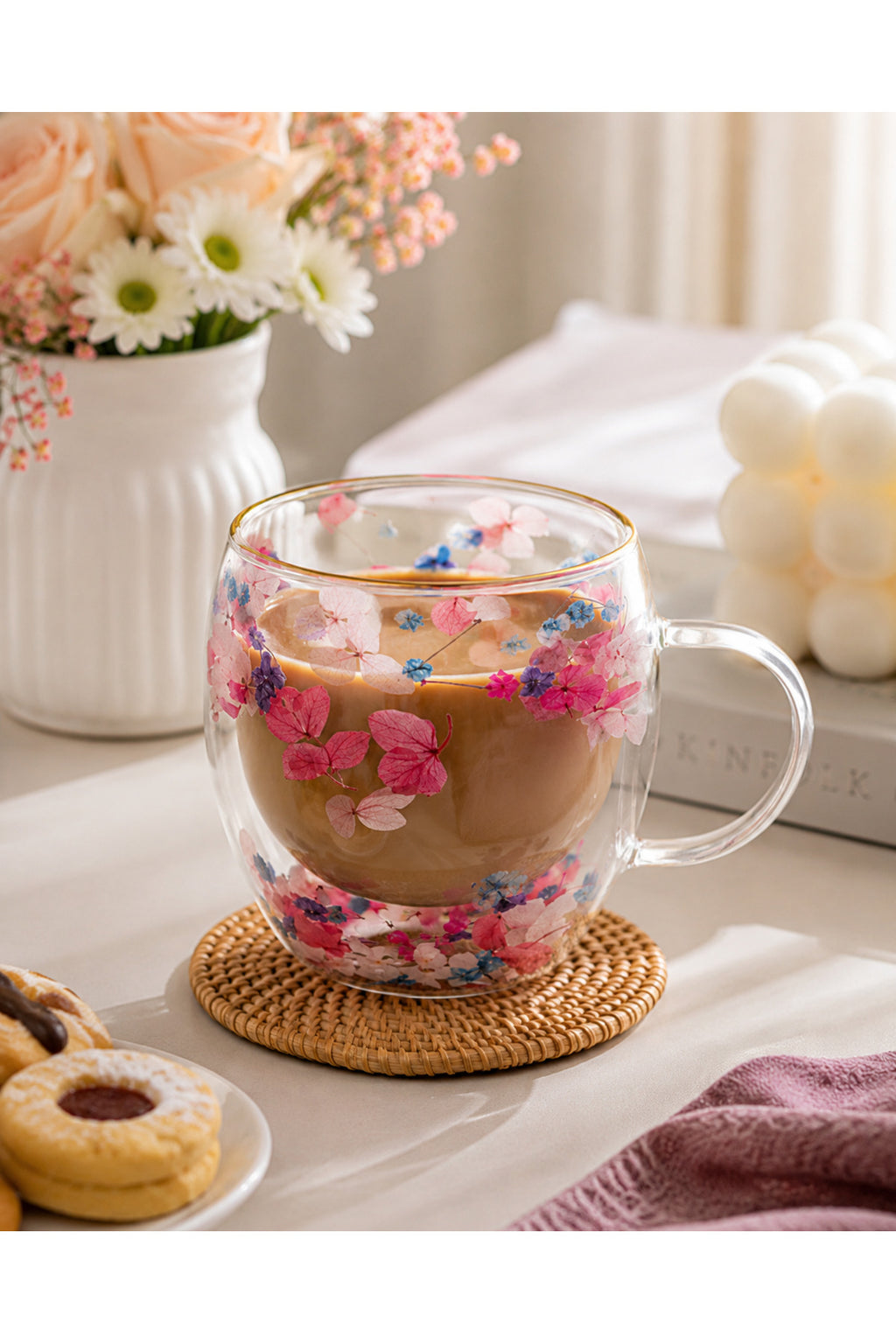 Çift Cidarlı Çiçek Detaylı Kulplu Cam Kupa Bardak 250ml - Beyaz